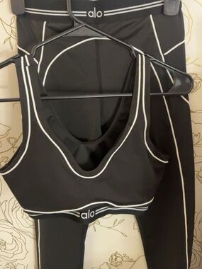 ALO Yoga Black Active Set with White Contrast Piping